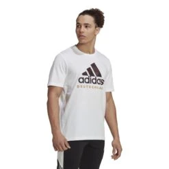 ADIDAS Grafisches T-Shirt Deutschland DNA 2022/23 -ADIDAS Verkäufe adidas hc1275 6 apparel on model walking view white