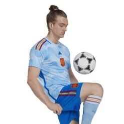 ADIDAS Auswärtstrikot Weltmeisterschaft 2022 Espagne 17 ADIDAS Auswärtstrikot Weltmeisterschaft 2022 Espagne -ADIDAS Verkäufe adidas he2020 8 apparel on model walking view white
