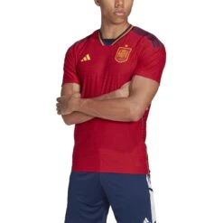 ADIDAS Authentisches Heimtrikot Der Fußball-Weltmeisterschaft 2022 Espagne -ADIDAS Verkäufe adidas he2021 5 apparel on model front view white
