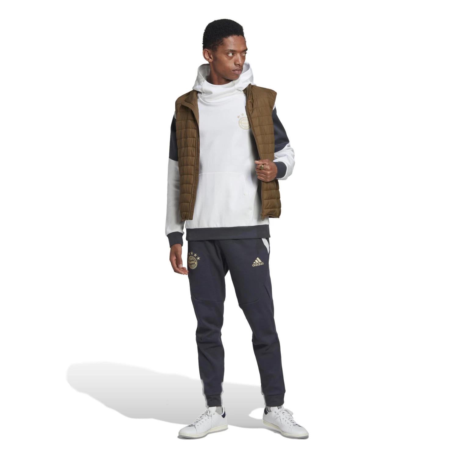 ADIDAS Sweatshirt Bayern Munich FC Travel 2022/23 8 ADIDAS Sweatshirt Bayern Munich FC Travel 2022/23 – Bild 6