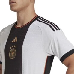 ADIDAS Authentisches Heimtrikot Der Fußball-Weltmeisterschaft 2022 Deutschland -ADIDAS Verkäufe adidas hf1693 8 apparel on model detail view 1 white