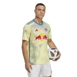 ADIDAS Heimtrikot New York Red Bulls 2023 -ADIDAS Verkäufe adidas hi1868 7 apparel on model walking view white