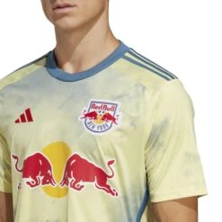 ADIDAS Heimtrikot New York Red Bulls 2023 -ADIDAS Verkäufe adidas hi1868 8 apparel on model detail view 1 white