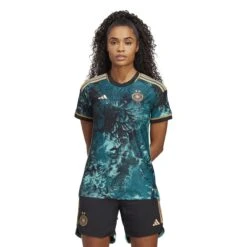 ADIDAS Authentisches Auswärtstrikot Frau Allemagne Coupe Du Monde Féminine 2023 14 ADIDAS Authentisches Auswärtstrikot Frau Allemagne Coupe Du Monde Féminine 2023 -ADIDAS Verkäufe adidas ht2308 8 apparel on model standard outfit view white