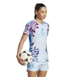 ADIDAS Authentisches Auswärtstrikot Frau Espagne Coupe Du Monde Féminine 2023 -ADIDAS Verkäufe adidas ht4315 7 apparel on model walking view white