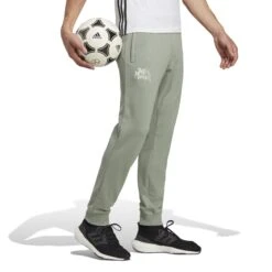 ADIDAS Jogging Bayern Munich Chinese Story 2022/23 -ADIDAS Verkäufe adidas ht8827 5 apparel on model walking view white