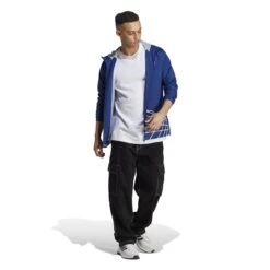 ADIDAS Wasserdichte Jacke Bayern Munich Graphic -ADIDAS Verkäufe adidas ht8828 7 apparel on model standard outfit view white