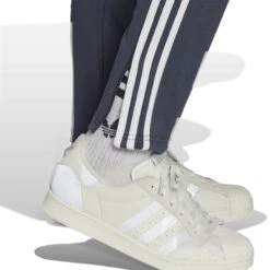 ADIDAS Jogging Bayern Munich 2022/23 DNA -ADIDAS Verkäufe adidas hu1183 7 apparel on model detail view 2 white