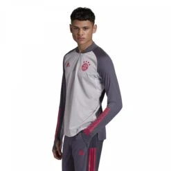 ADIDAS Bayern Ultimative Sweatshirt 2020/21 26 ADIDAS Bayern Ultimative Sweatshirt 2020/21 -ADIDAS Verkäufe fr5338 app on model side white
