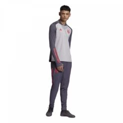 ADIDAS Bayern Ultimative Sweatshirt 2020/21 27 ADIDAS Bayern Ultimative Sweatshirt 2020/21 -ADIDAS Verkäufe fr5338 app on model standard outfit white