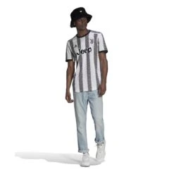 ADIDAS Authentisches Heimtrikot Juventus Turin 2022/23 20 ADIDAS Authentisches Heimtrikot Juventus Turin 2022/23 -ADIDAS Verkäufe h38902 8 apparel on model walking view white
