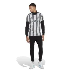 ADIDAS Heimtrikot Juventus Turin 2022/23 -ADIDAS Verkäufe h38907 7 apparel on model walking view white