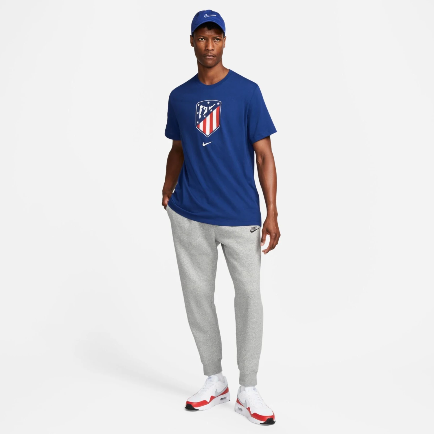 Nike T-Shirt Atlético Madrid Crest 2022/23 6 Nike T-Shirt Atlético Madrid Crest 2022/23 – Bild 4