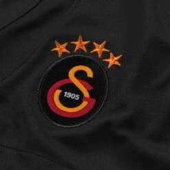 Nike Heim-/Auswärtsshorts Kind Galatasaray 2022/23 13 Nike Heim-/Auswärtsshorts Kind Galatasaray 2022/23 -ADIDAS Verkäufe nike dm1697 010 phsyd001 new