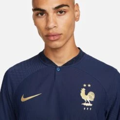 Nike Authentisches Heimtrikot Der Fußball-Weltmeisterschaft 2022 Frankreich 13 Nike Authentisches Heimtrikot Der Fußball-Weltmeisterschaft 2022 Frankreich -ADIDAS Verkäufe nike dn0625 410 phsym001 new